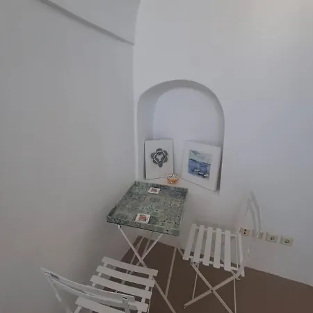 Santorini Emporio Apartment *